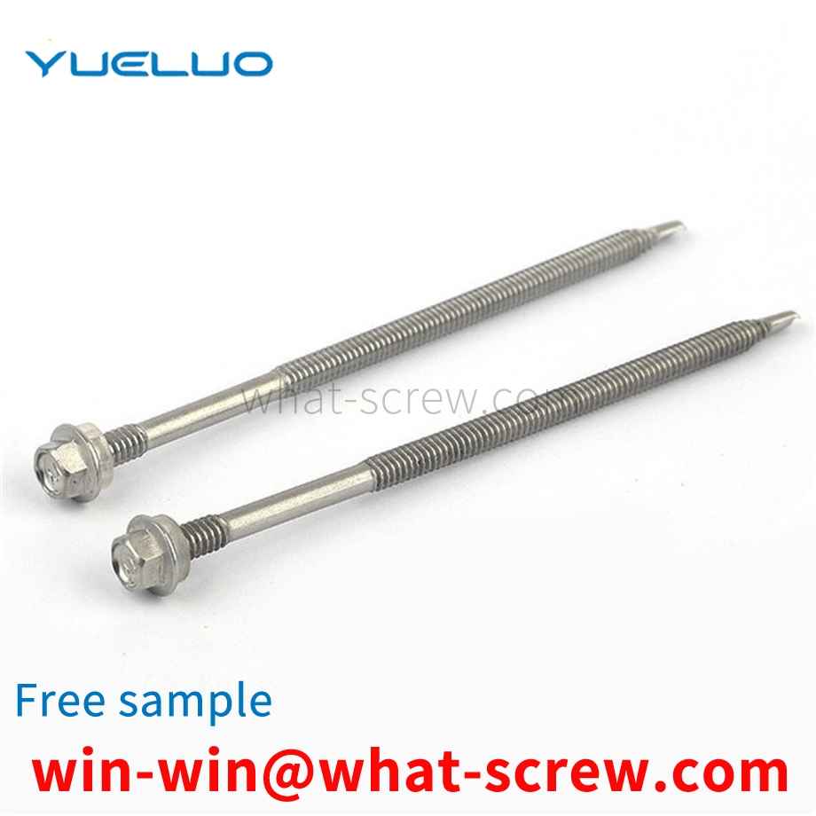 Self-tapping self-drilling screws with pads