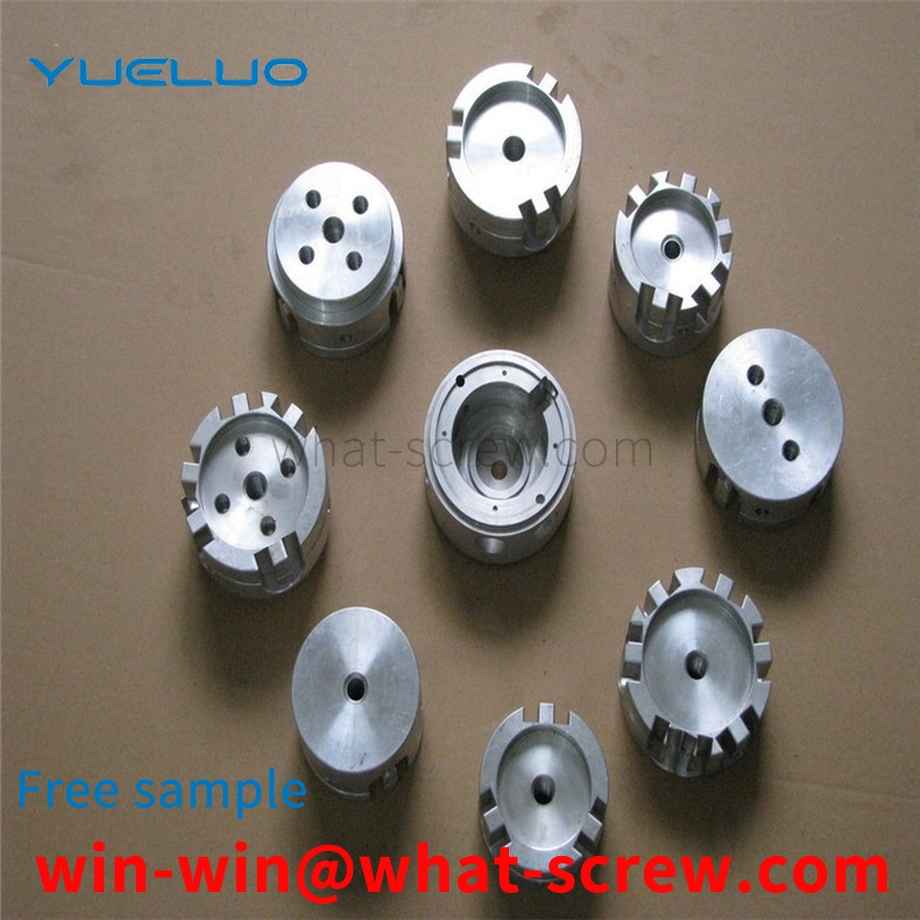 Toothed stainless steel nut