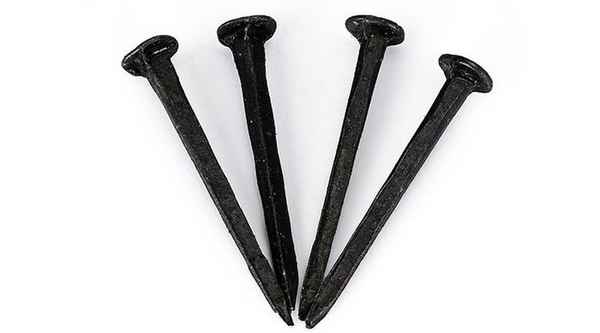 Production of black shoe nails square small iron nails leather nails black nails triangle nails pointed nails 5/8